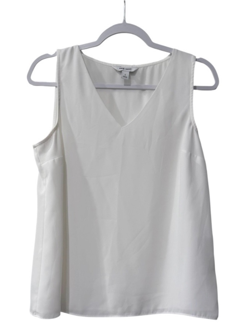 Nine West women’s Small v-neck sleeveless white tank top